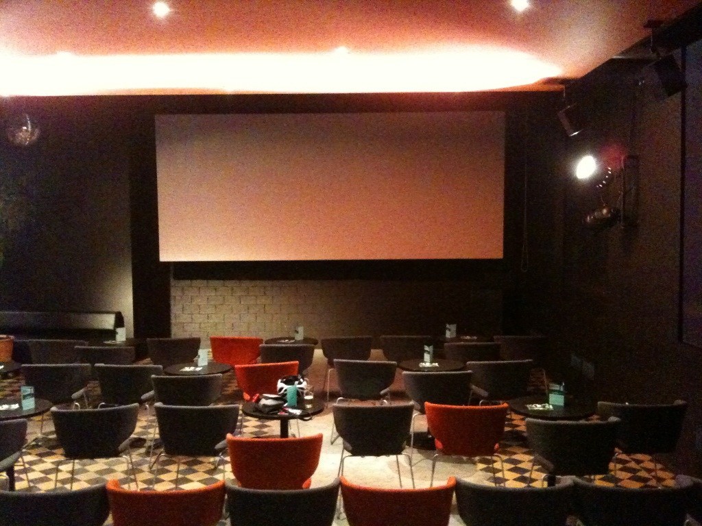 Res allein in der cinematte! Ein exklusives science-fiction vergnÃ¼gen!